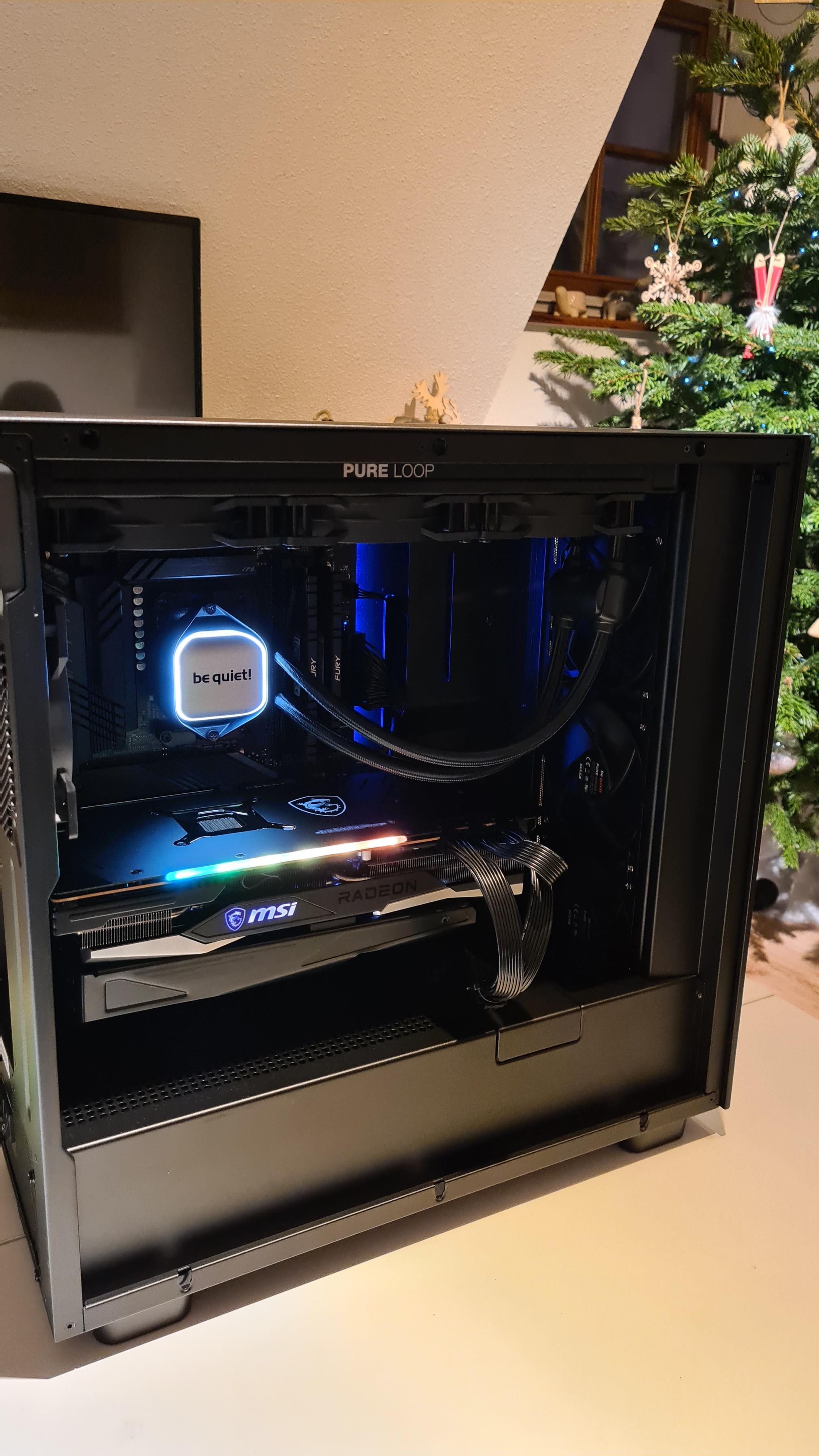 Vue éclairée du montage PC En voiture