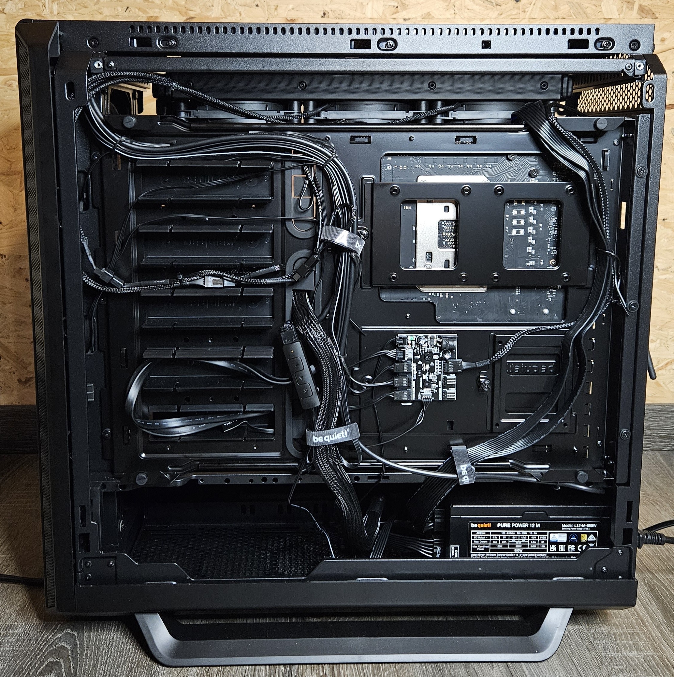 Gestion des câbles du montage PC Mort Instant